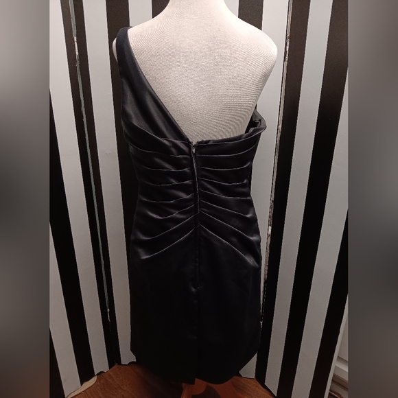 Gray One-Shoulder Dress - Picture 3 of 11